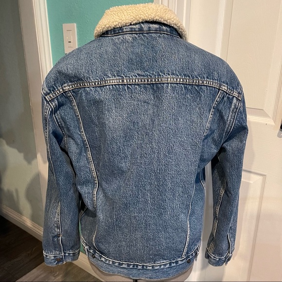 Levi’s Premium Ex-Boyfriend Sherpa Trucker Jacket - Picture 3 of 7